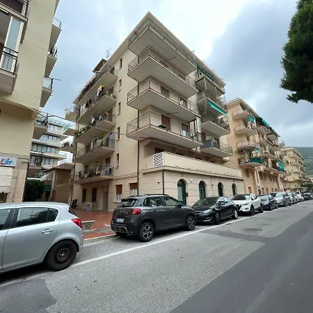 [50mt Dal Mare] Bilocale Semi-indipendente Con A/c Appartamento Pietra Ligure